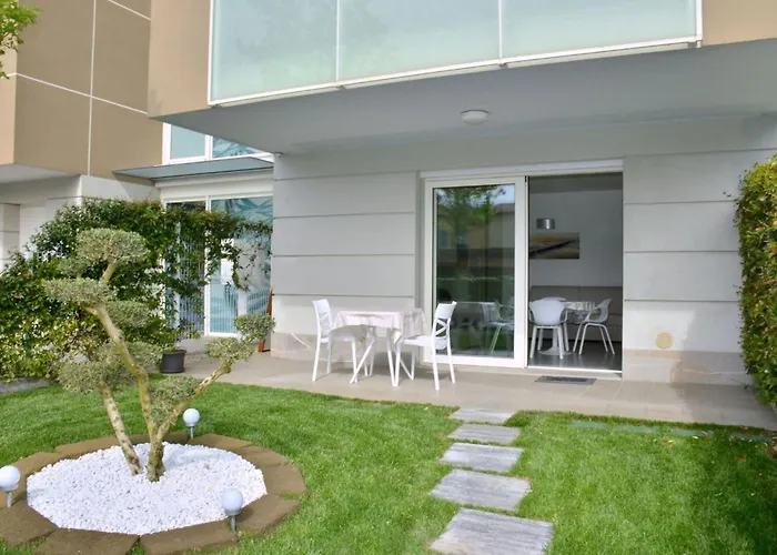 Charming Studio Apartment With Garden View